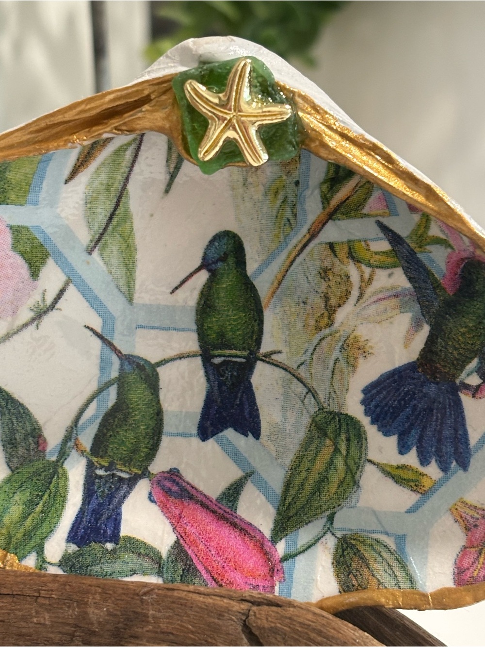 Decorative Hummingbird Clamshell - Picture 4 of 6